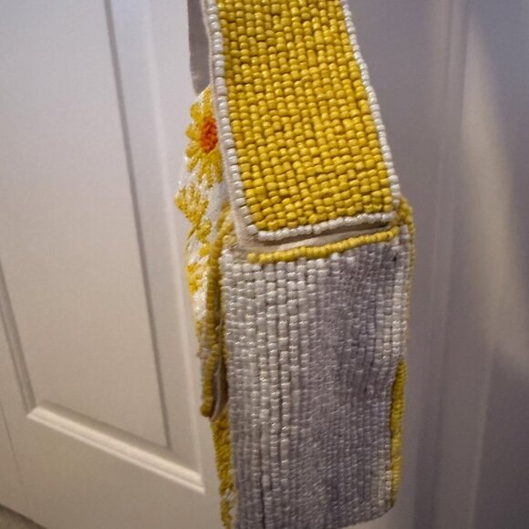 🌼Sol & Mer Beaded Flower Bag - Yellow Daisies - Picture 4 of 5